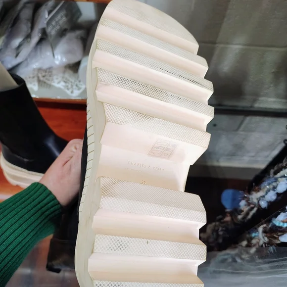 Charles and Keith platform boots size 39 - Picture 2 of 4